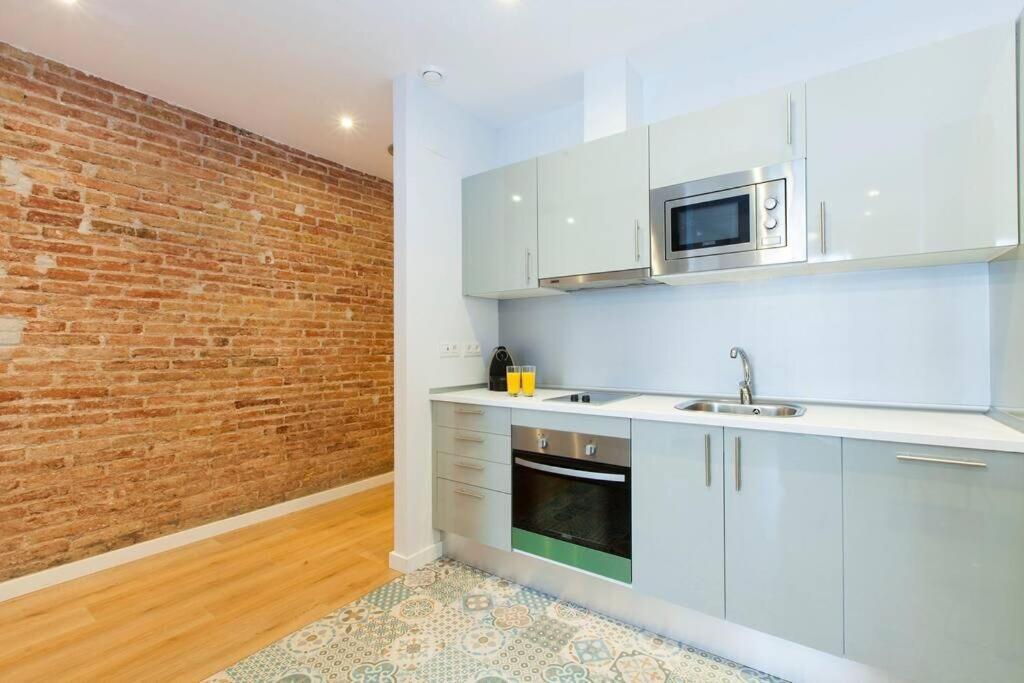 Perfectly Located 4Bed 4Bath Apartment In Barcelona 3 1 Ngoại thất bức ảnh