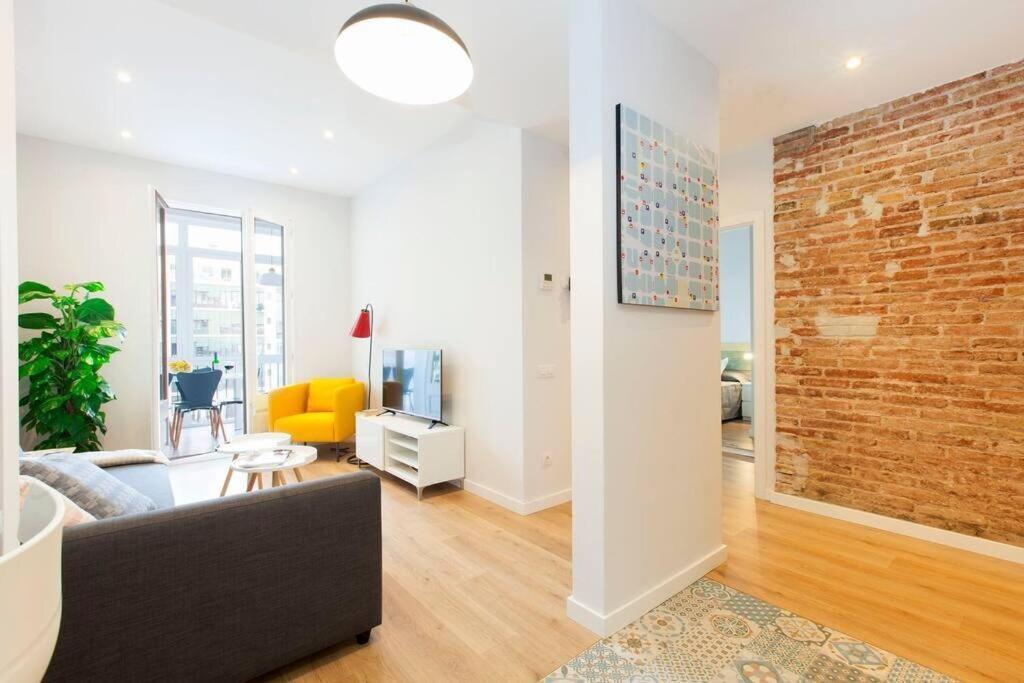 Perfectly Located 4Bed 4Bath Apartment In Barcelona 3 1 Ngoại thất bức ảnh