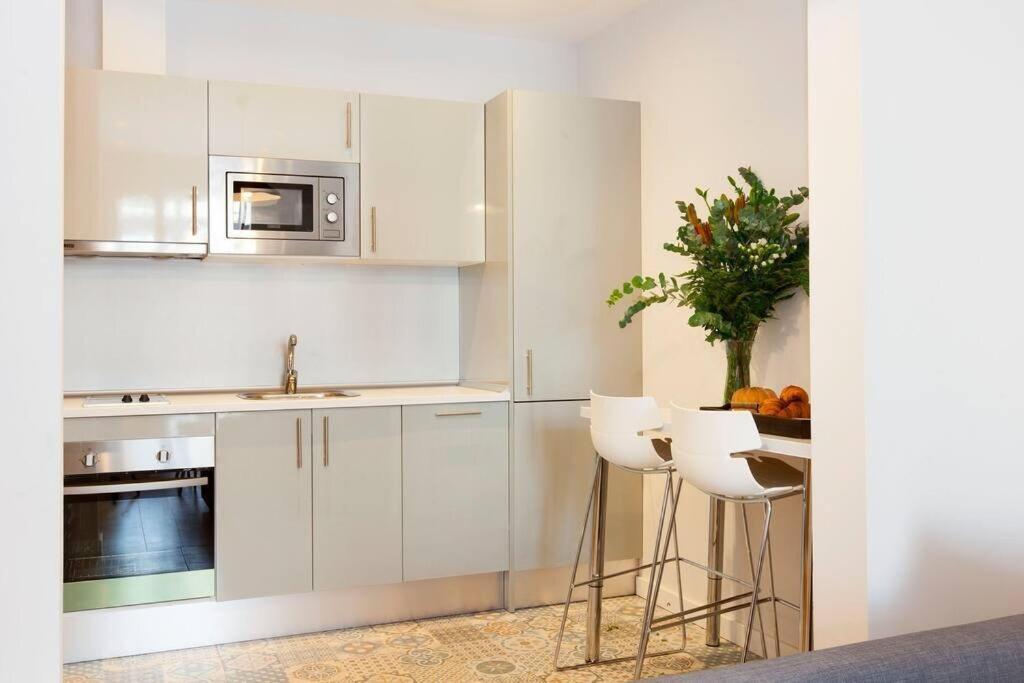 Perfectly Located 4Bed 4Bath Apartment In Barcelona 3 1 Ngoại thất bức ảnh